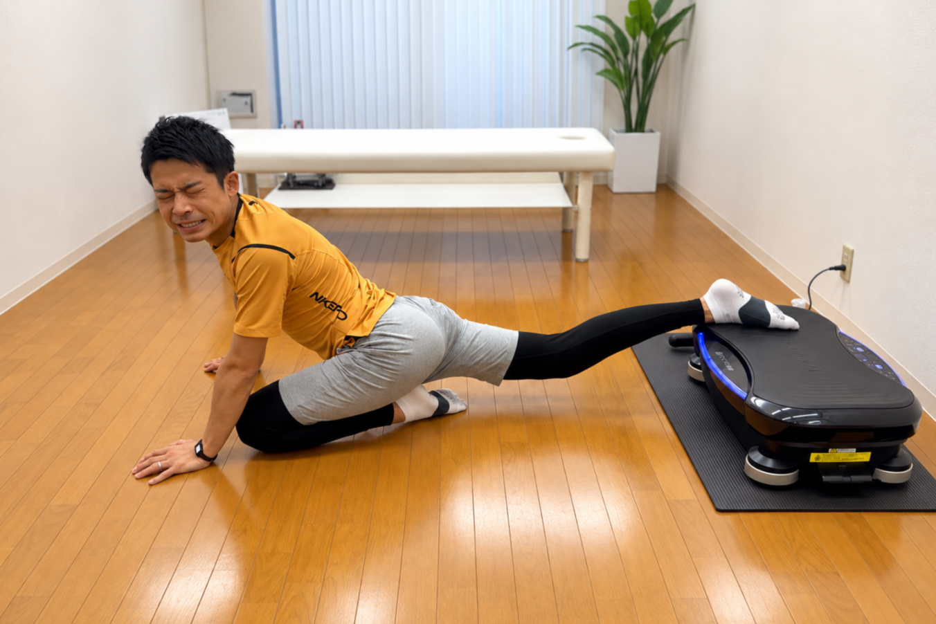 腰が重いと感じたら振動マシンで下半身ストレッチ